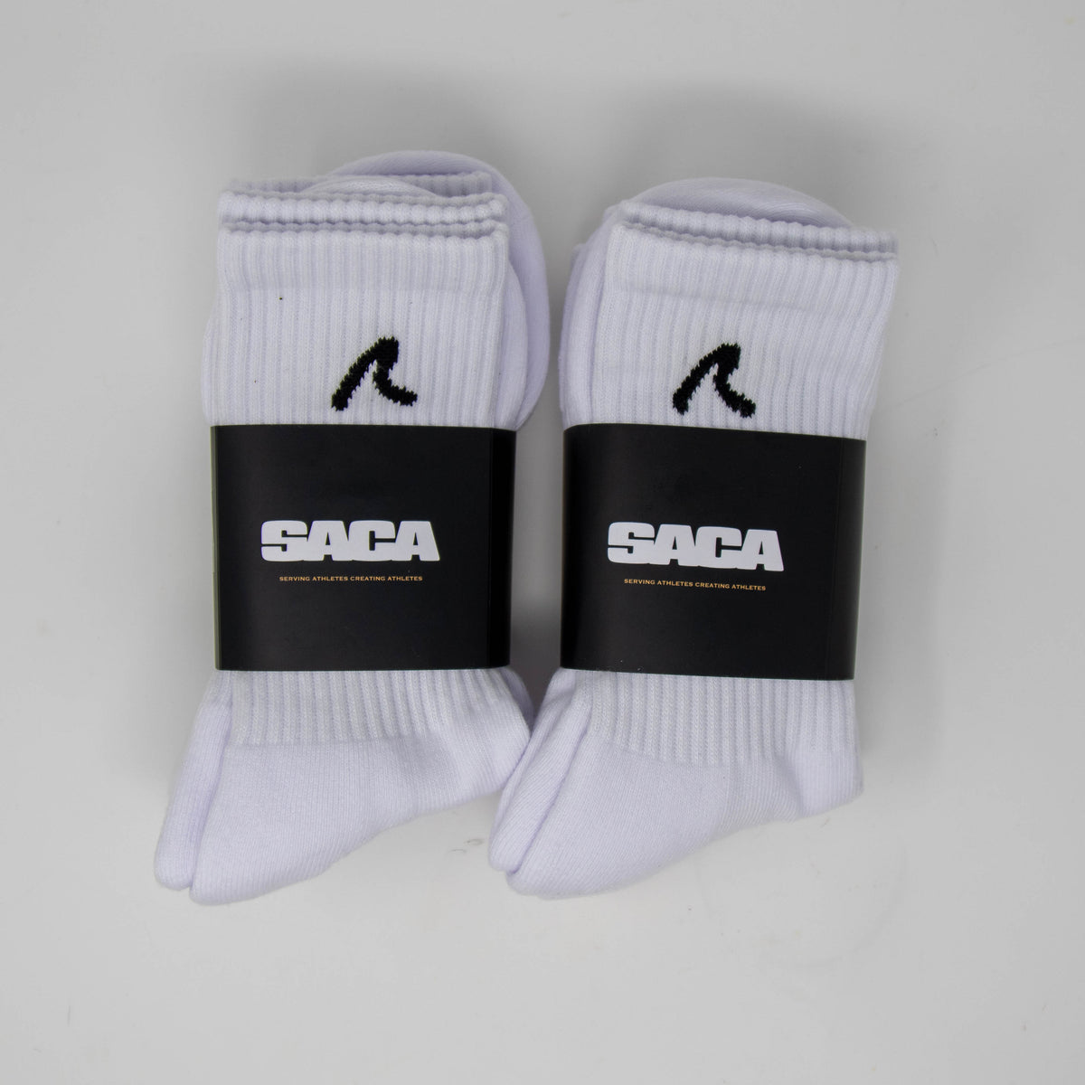 SACA Essential Socks 3-Pack in white — detail of SACA branding